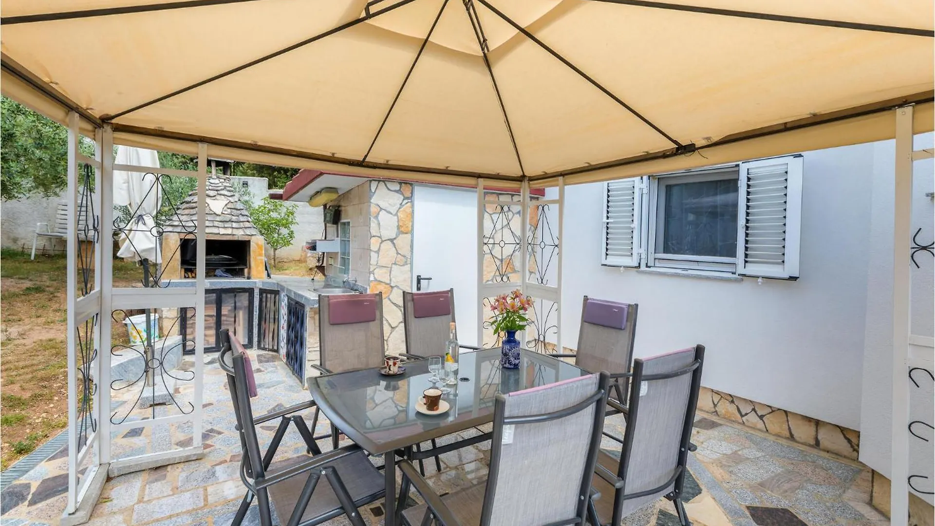 Beautiful Apartment In Barbariga With Kitchen Croazia