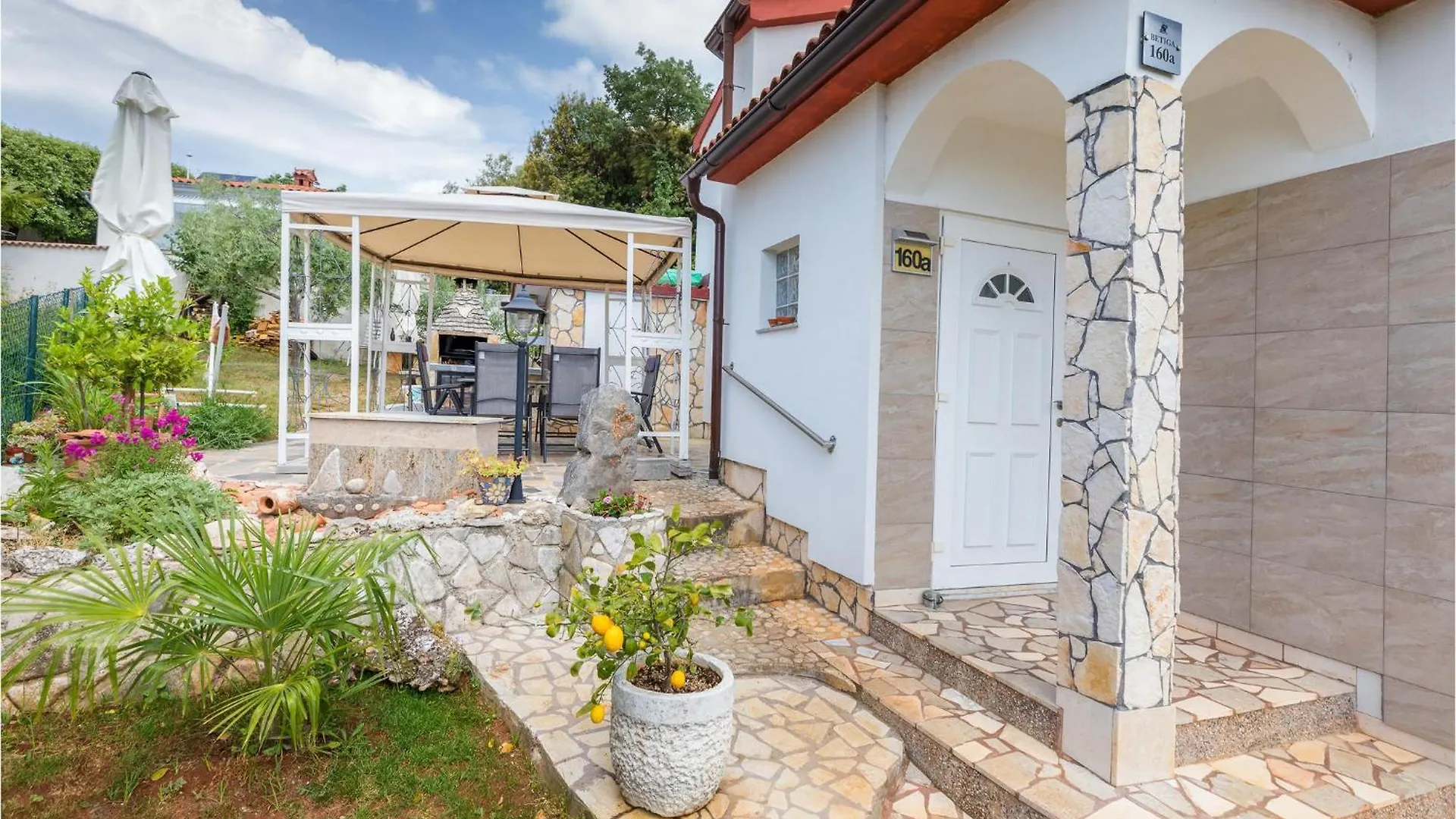 Beautiful Apartment In Barbariga With Kitchen Croacia